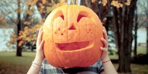 1446325376-carved-pumpkin